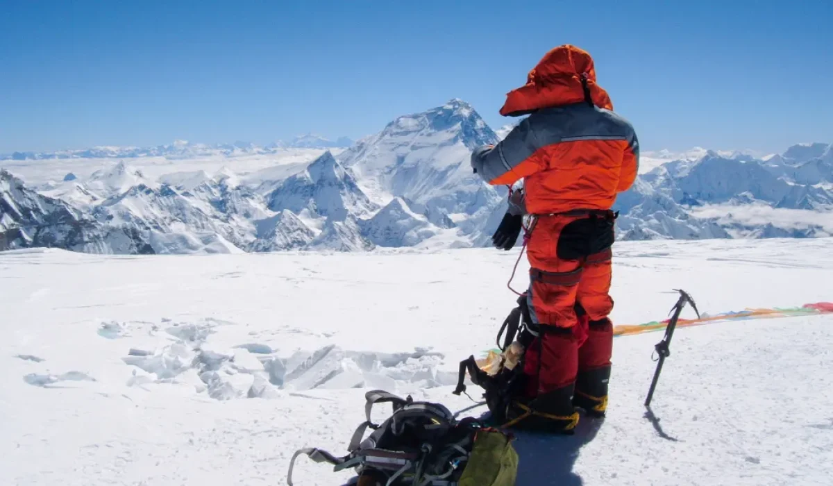 Os esforços de resgate foram rapidamente mobilizados no domingo para liberar a área, que fica a uma altitude superior a 4.900 metros.